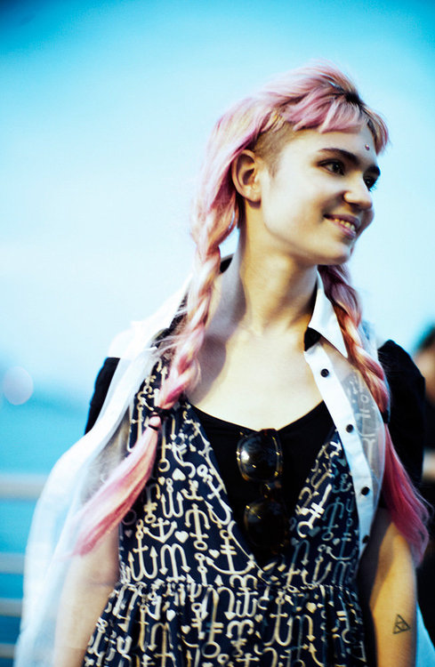 Grimes++with+pink+hair+is+best