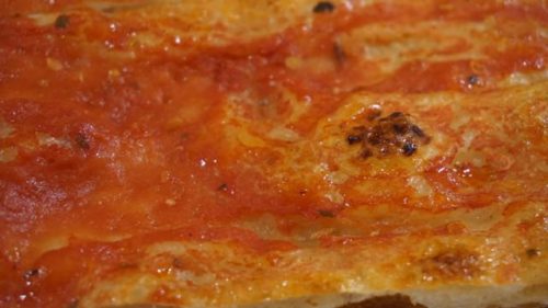 Die Pizza Rosso vom Forno Campo de' Fiori ist ein Gedicht.